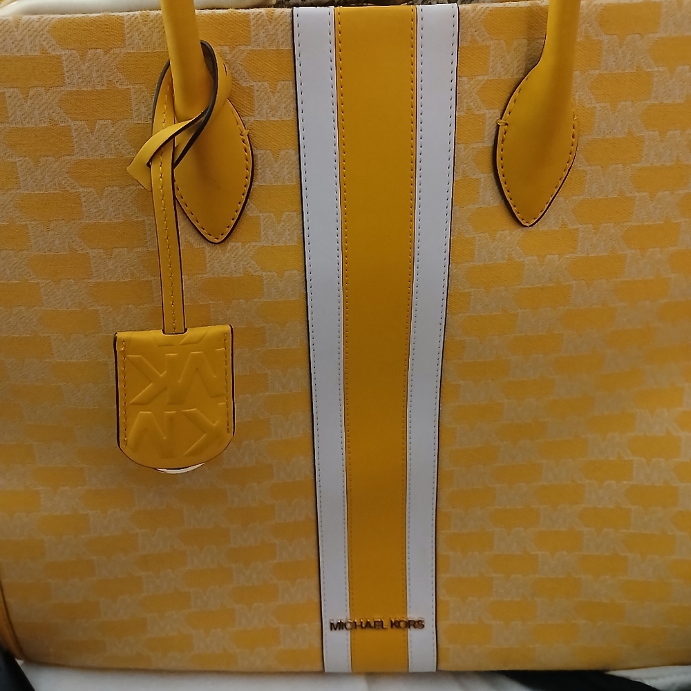 Fabulous Michael Kors Mirella Tote - Picture 2 of 14